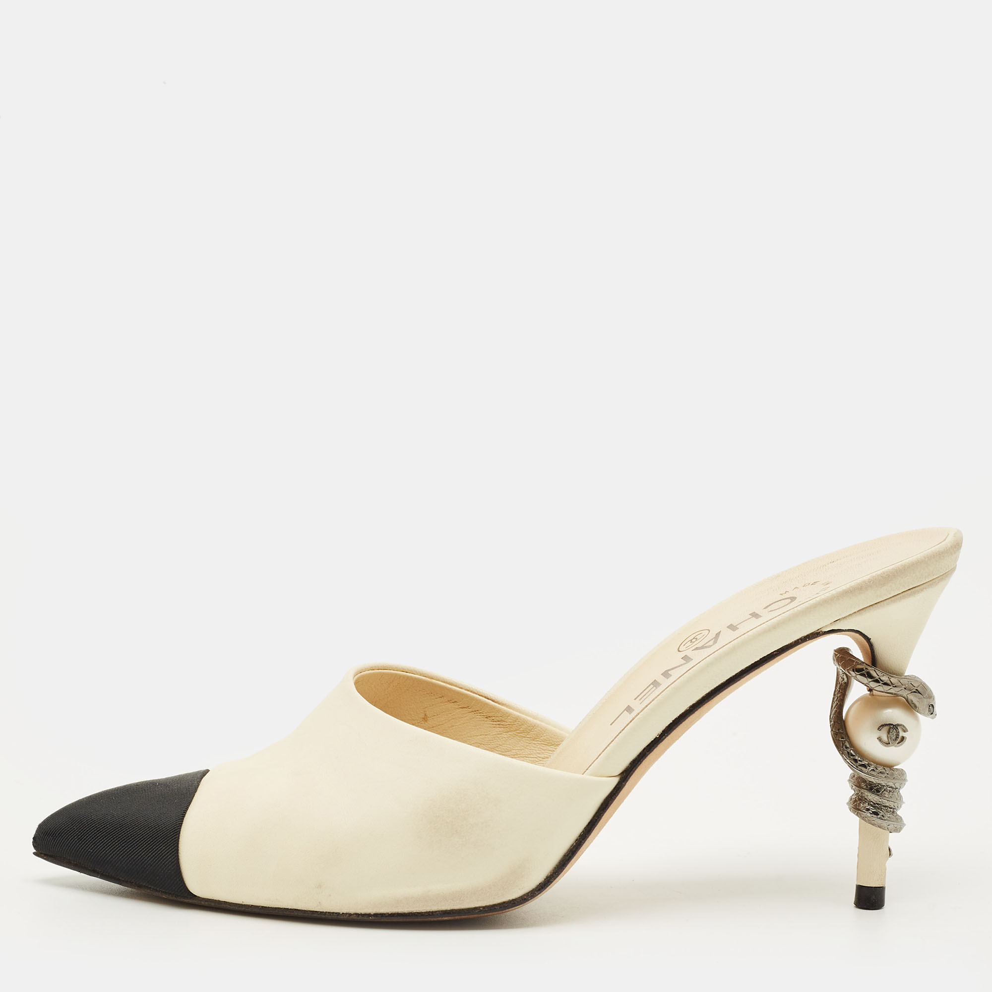 Pre-owned Chanel Cc Size 37.5 Beige Canvas And Leather Cap Toe Snake Faux Pearl Mules In Sand