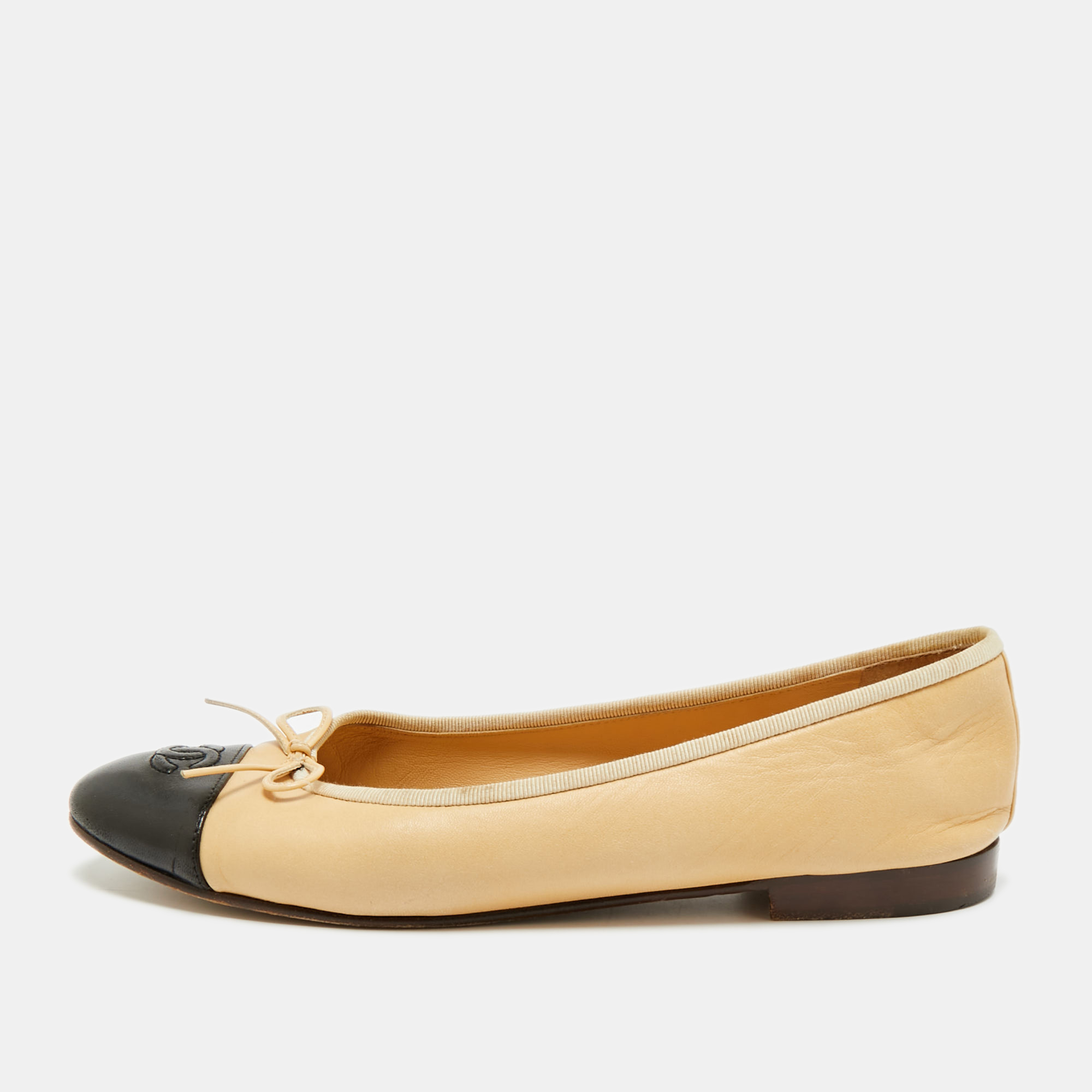 

Chanel CC Size  Beige Leather Cap Toe Bow Ballet Flats