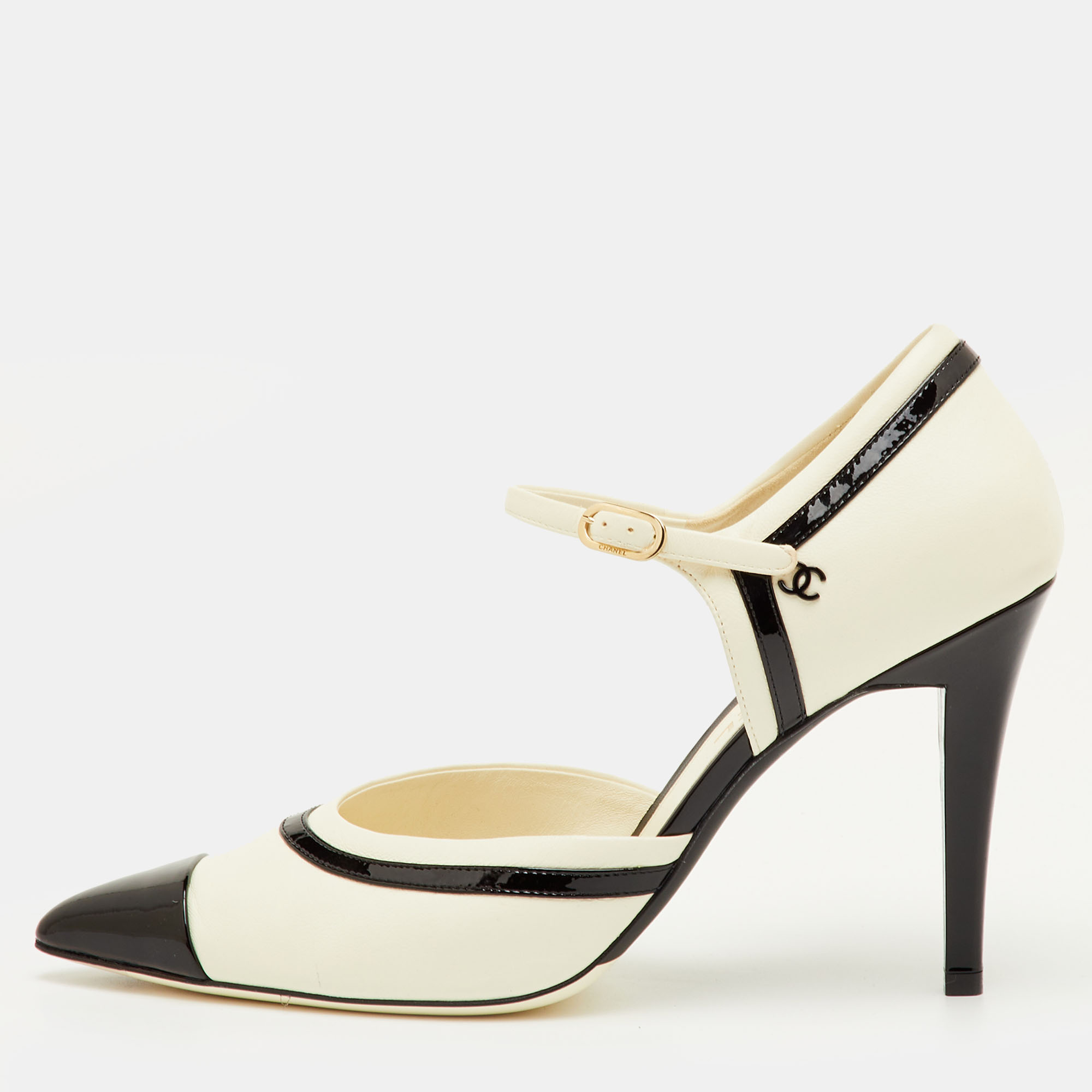 

Chanel Size  Off White/Black Leather and Patent Leather Pointed Cap Toe Ankle Strap Pumps