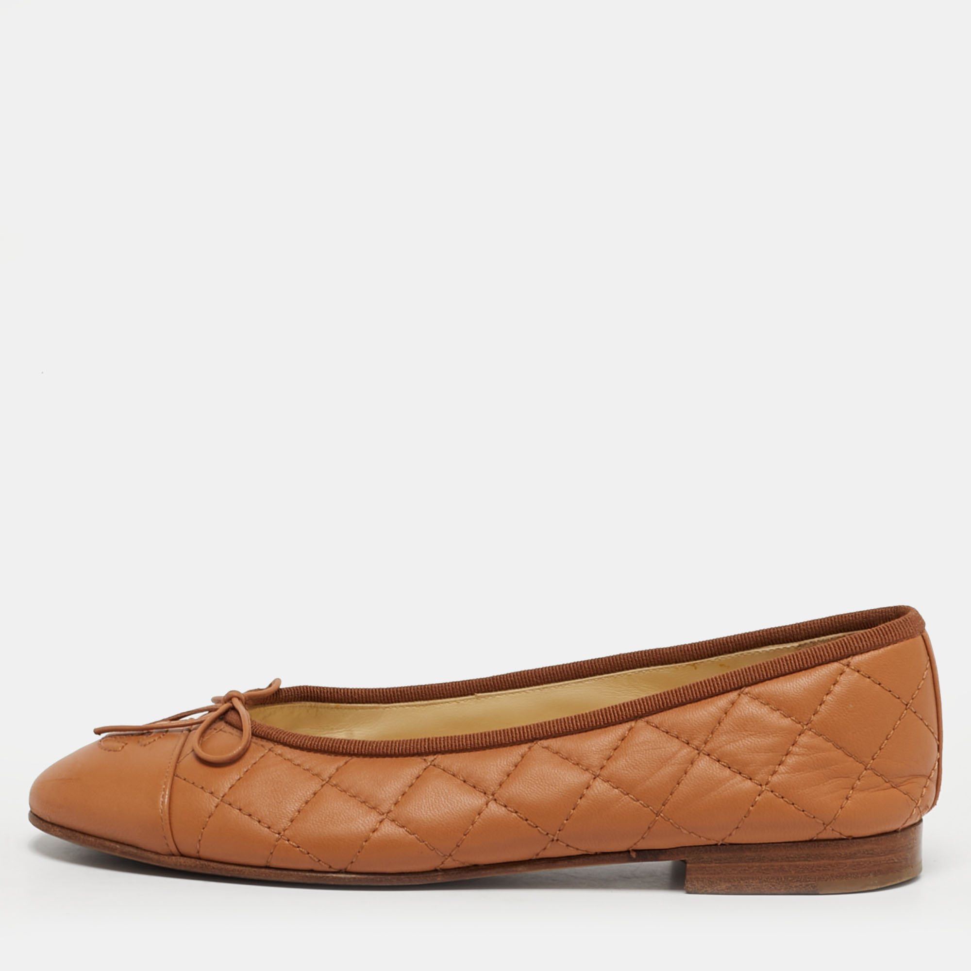 

Chanel CC Size  Beige Quilted Leather Ballet Flats