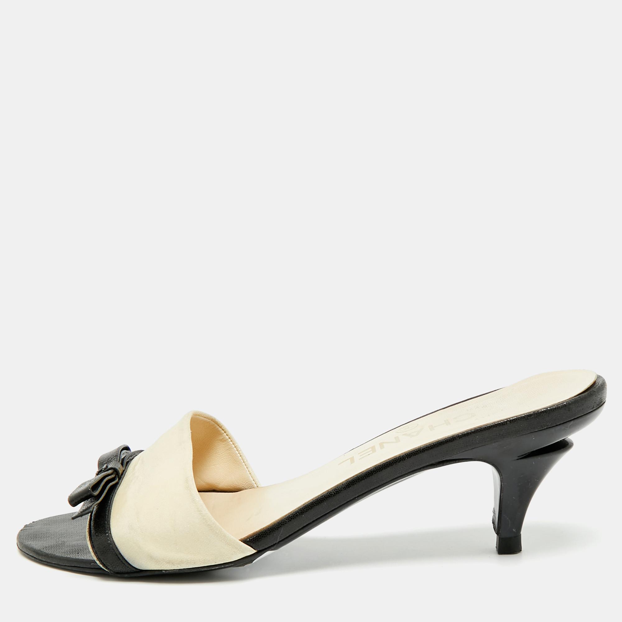 Pre-owned Chanel Size 38.5 Black Leather Bow Slide Sandals