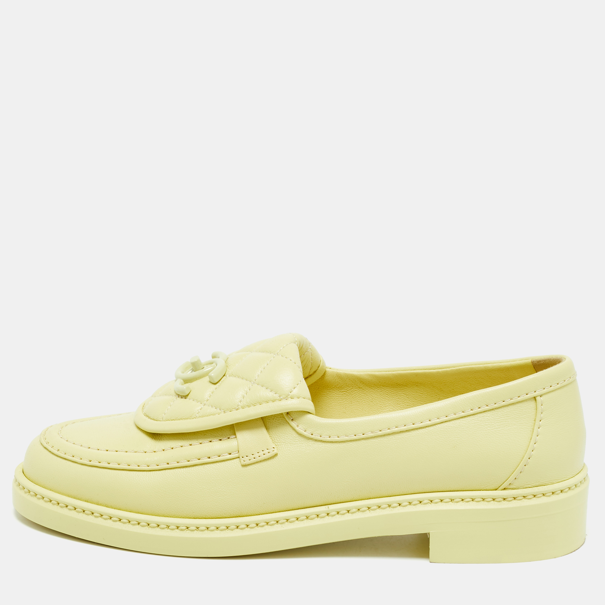 

Chanel CC Size  Cream Quilted Leather CC Turnlock Loafers