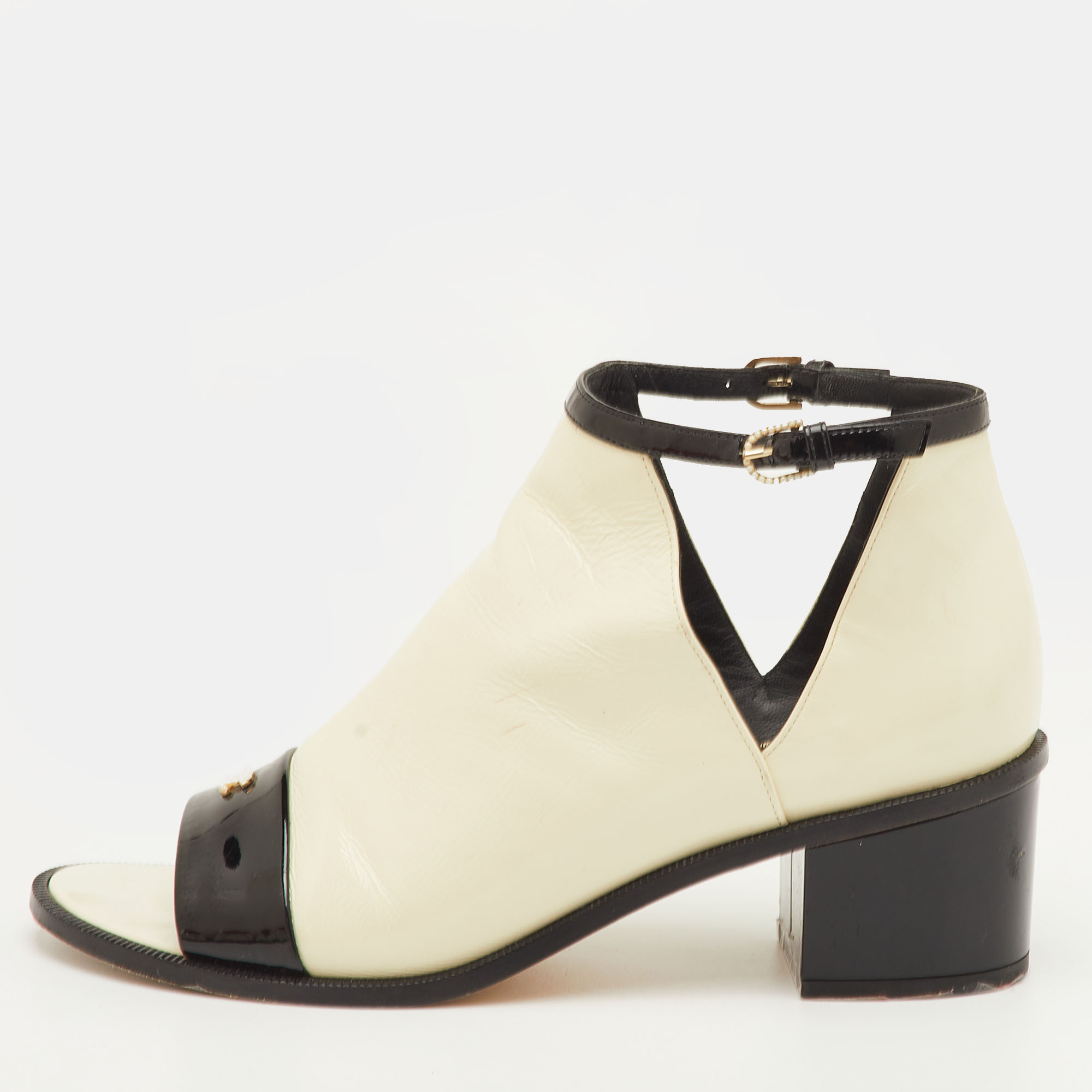 

Chanel Interlocking CC Logo Size  Cream/Black Patent Leather Ankle Strap Sandals