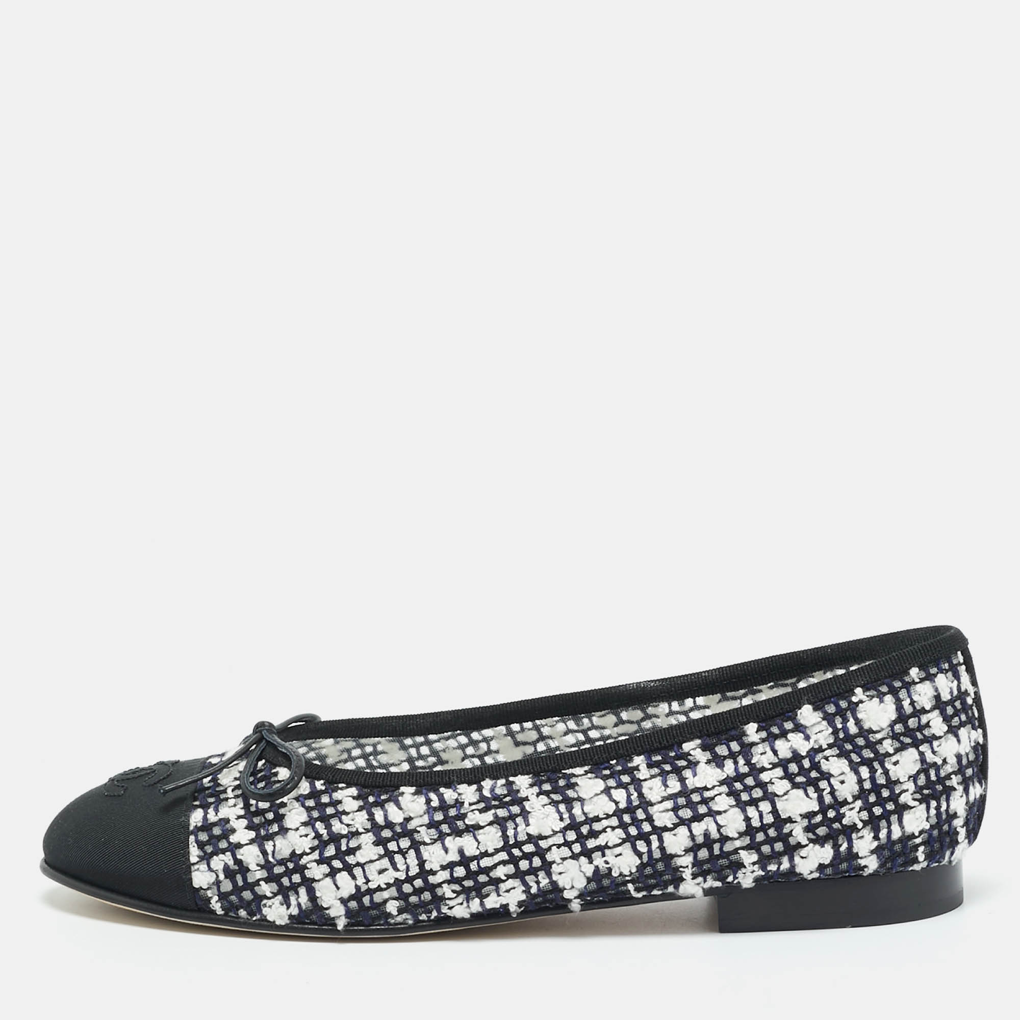 

Chanel CC Size  Tricolor Canvas and Tweed Bow Cap Toe Ballet Flats, Black