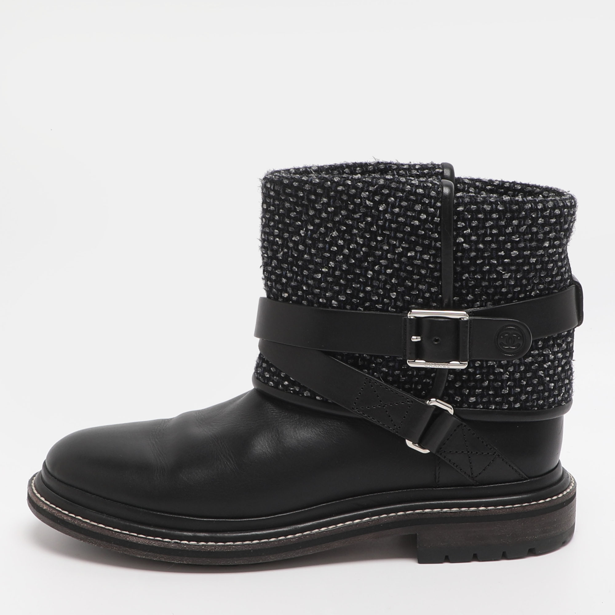 

Chanel Size 39 Black/Grey Leather and Tweed Ankle Length Boots