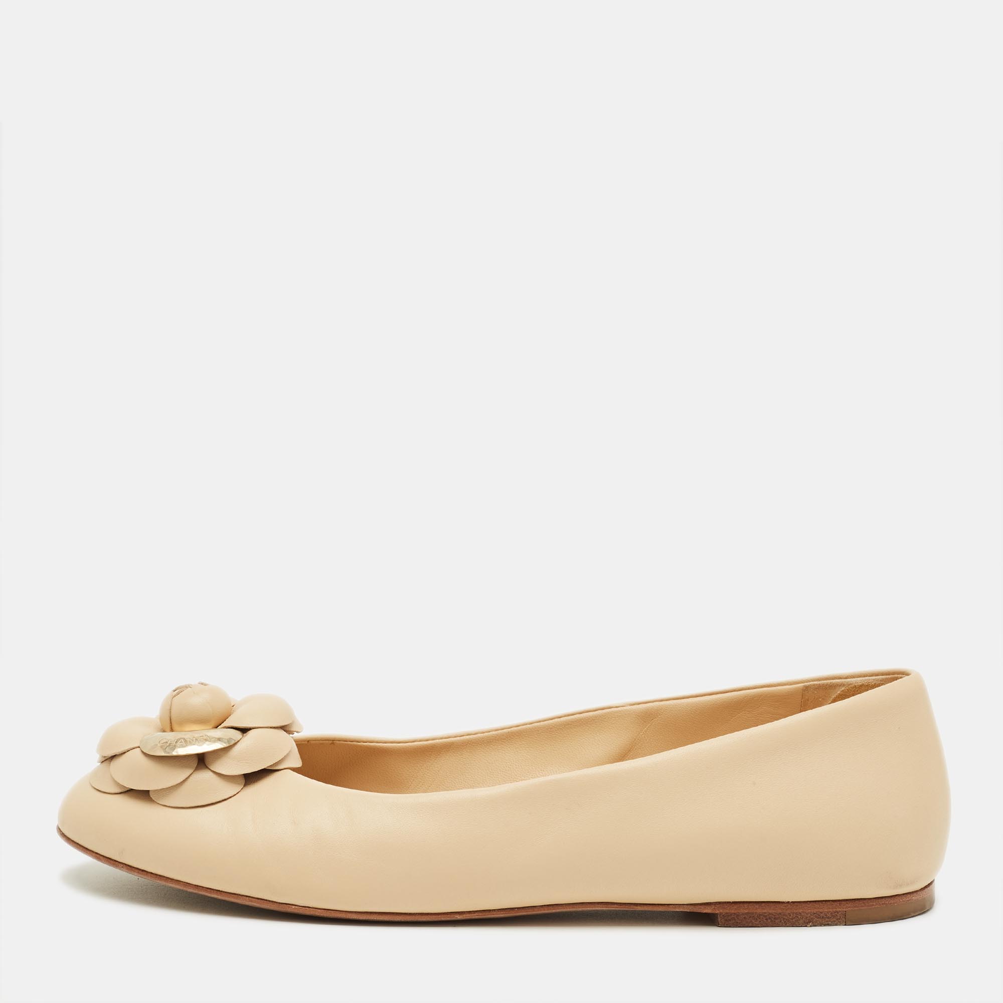 

Chanel Camellia Size  Beige Leather Ballet Flats