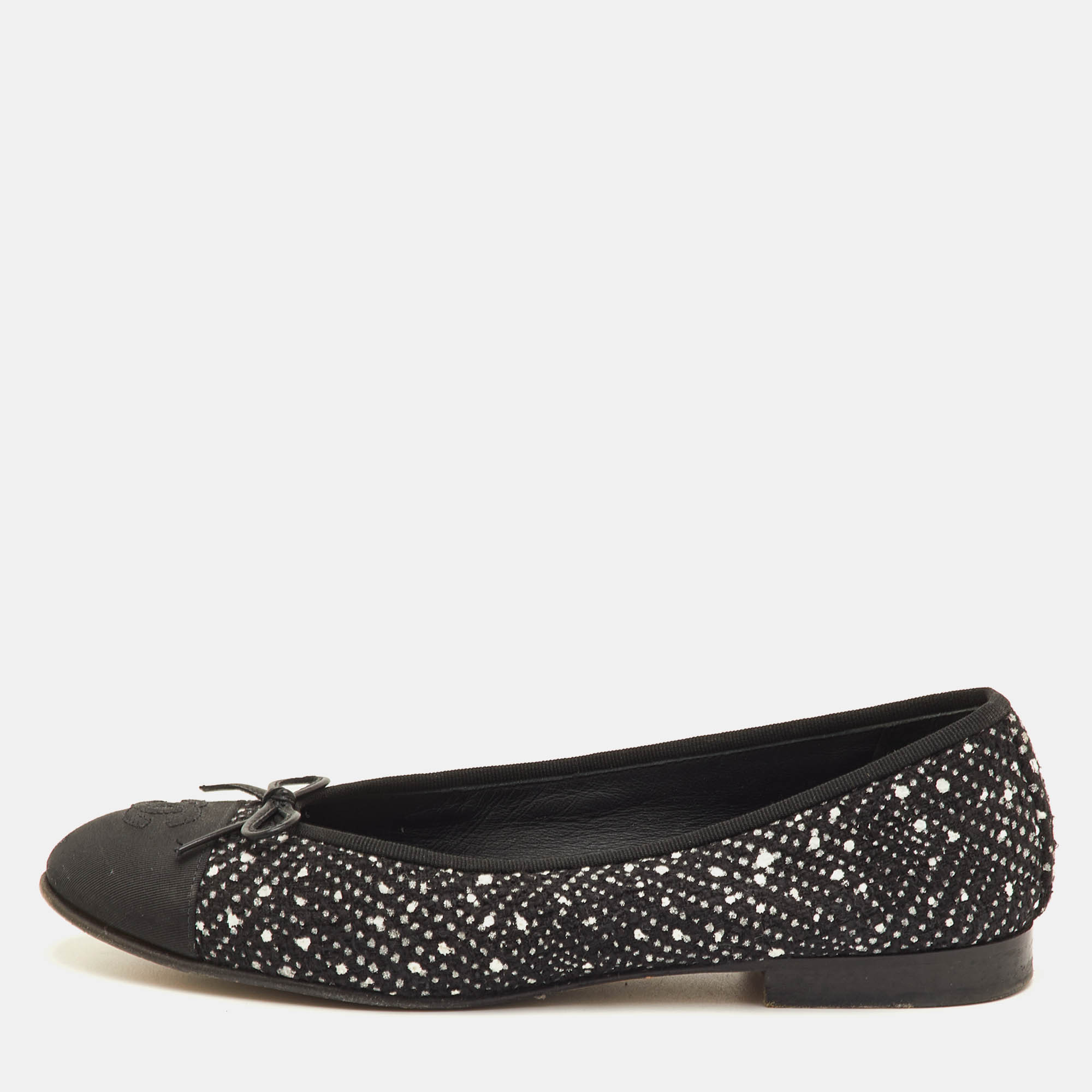 

Chanel CC Size  Black Fabric and Tweed Bow Cap Toe Ballet Flats