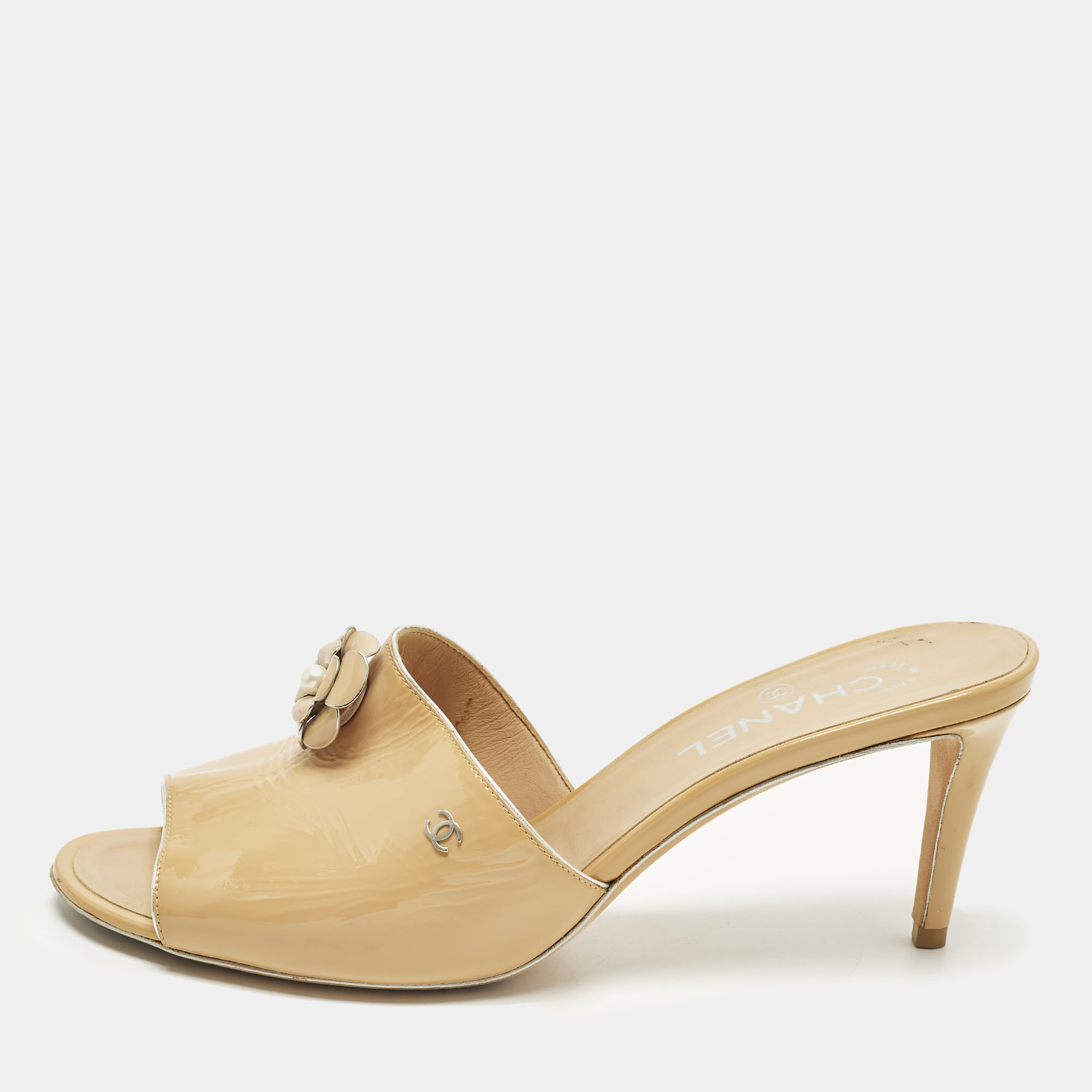 

Chanel Camelia Size  Beige Patent Leather Slide Sandals