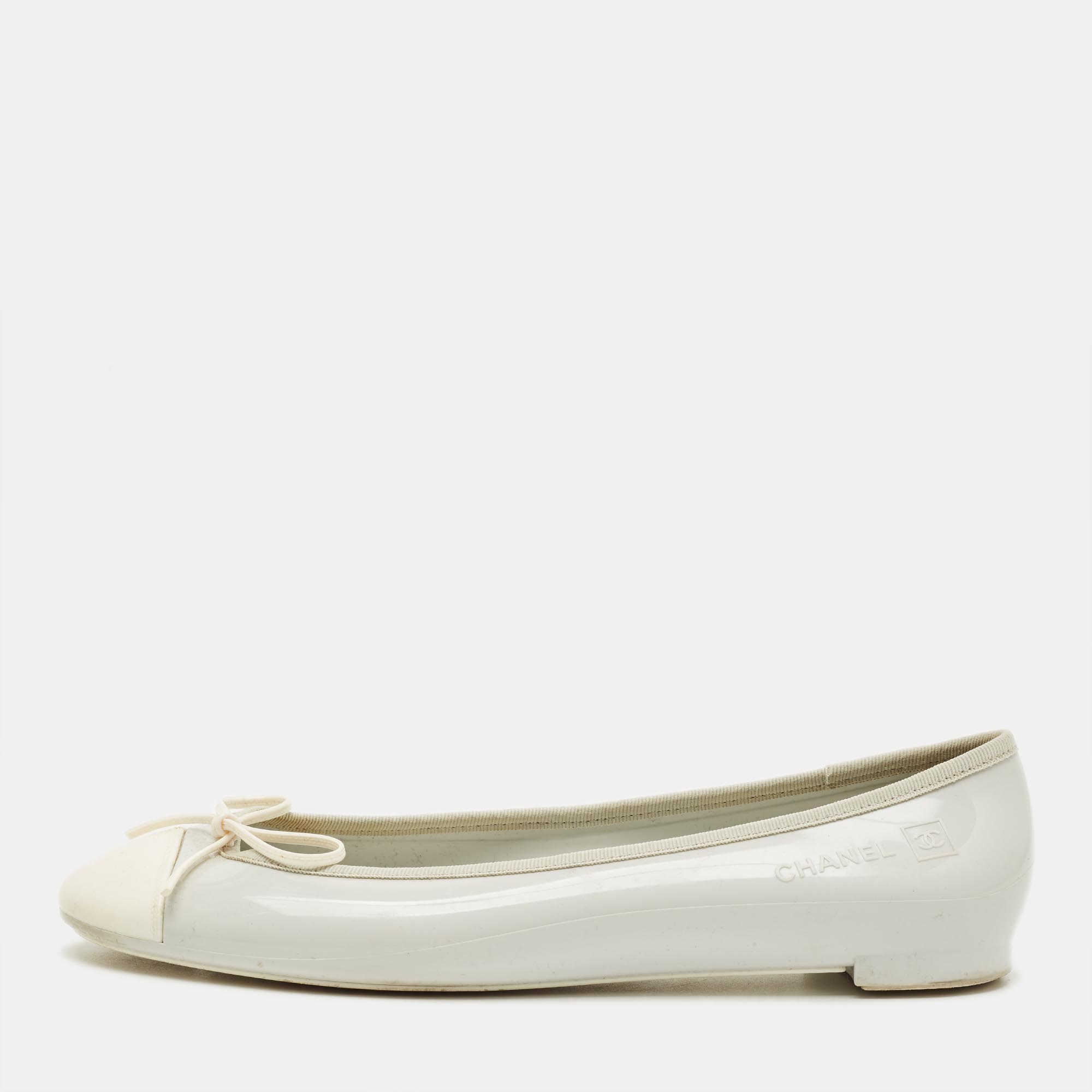 

Chanel CC Size  Grey/White Leather and Rubber Ballet Flats