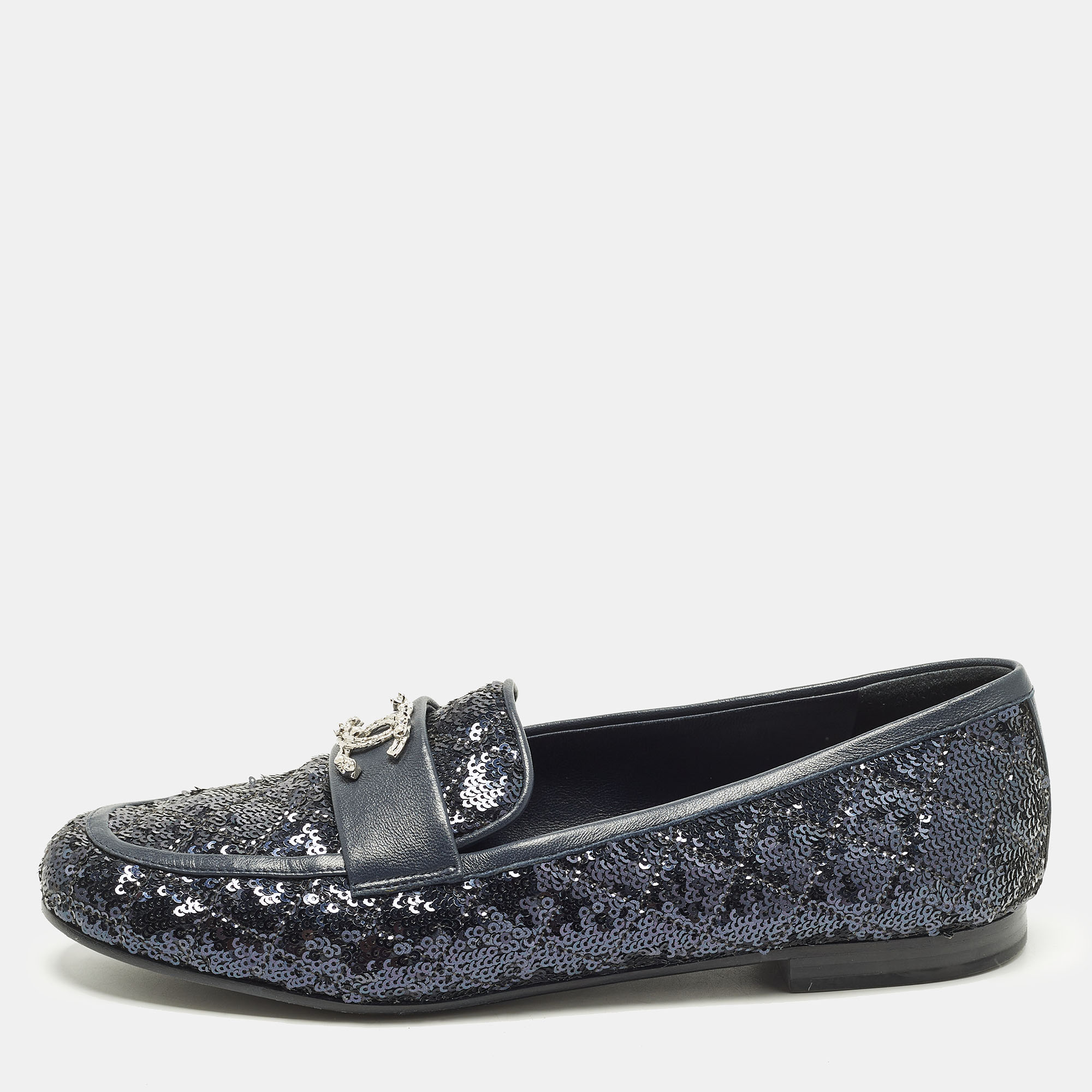 

Chanel Size  Navy Blue Leather and Sequins CC Logo Slip On Loafers