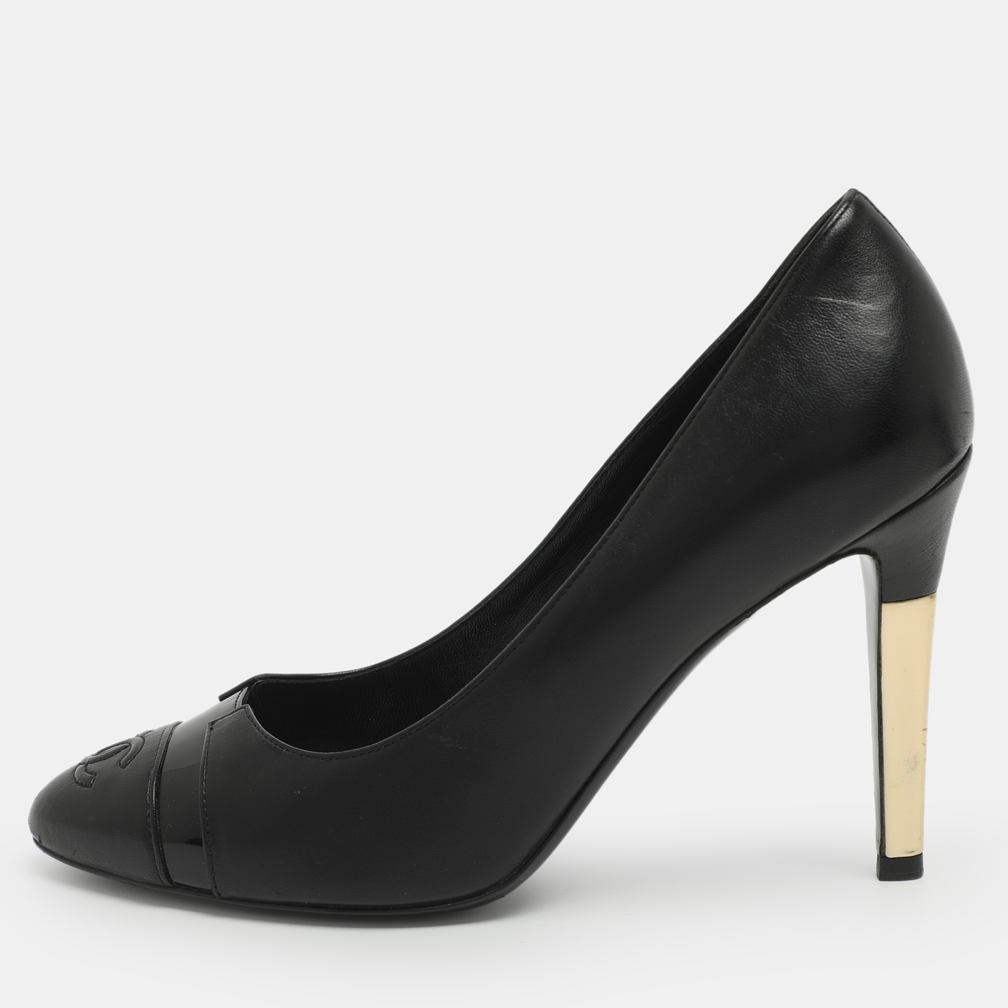 

Chanel CC Size 38.5 Black Leather Pumps