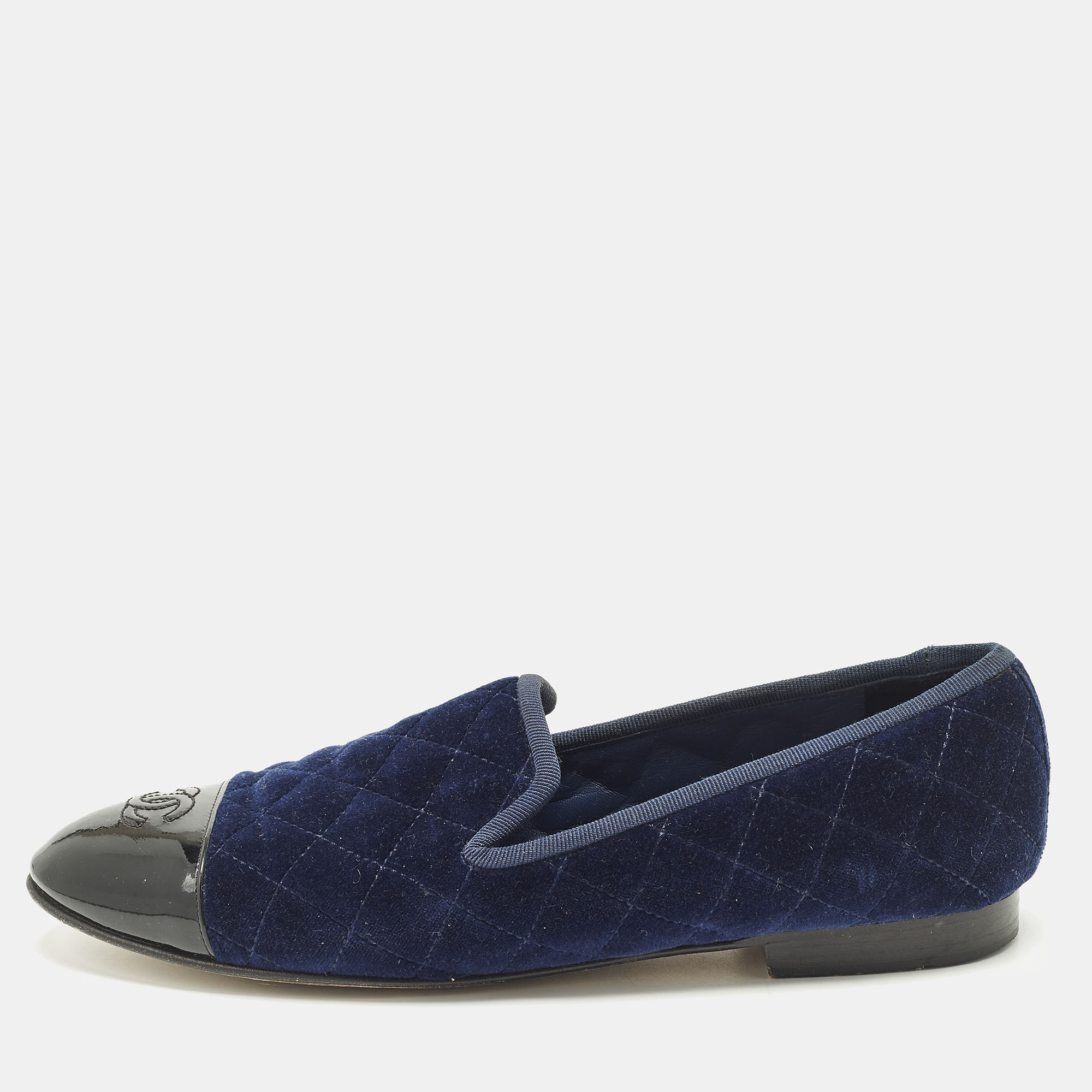 

Chanel Interlocking CC Logo Size  Navy Blue Patent Leather and Velvet Smoking Slippers