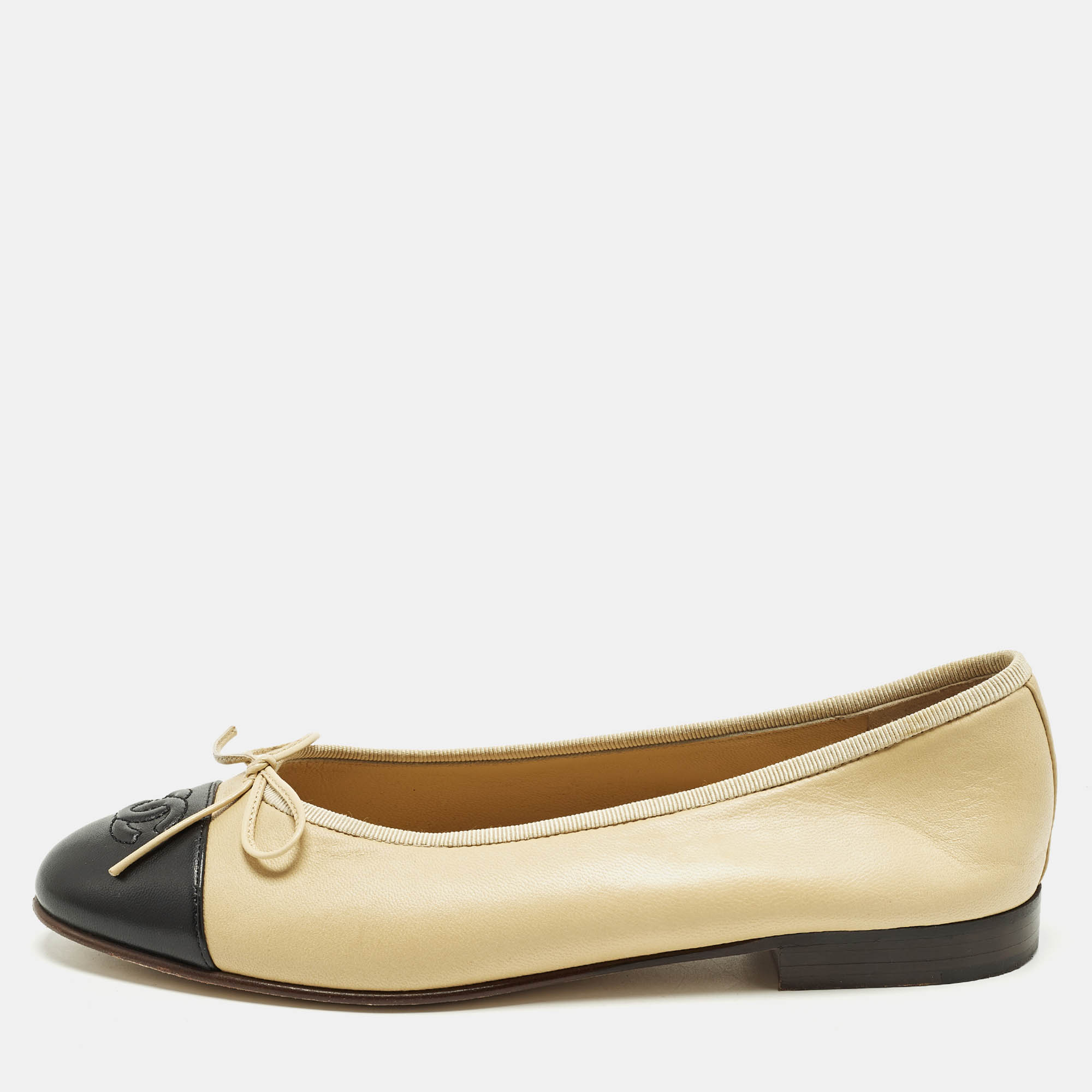 

Chanel CC Size  Beige/Black Leather Ballet Flats