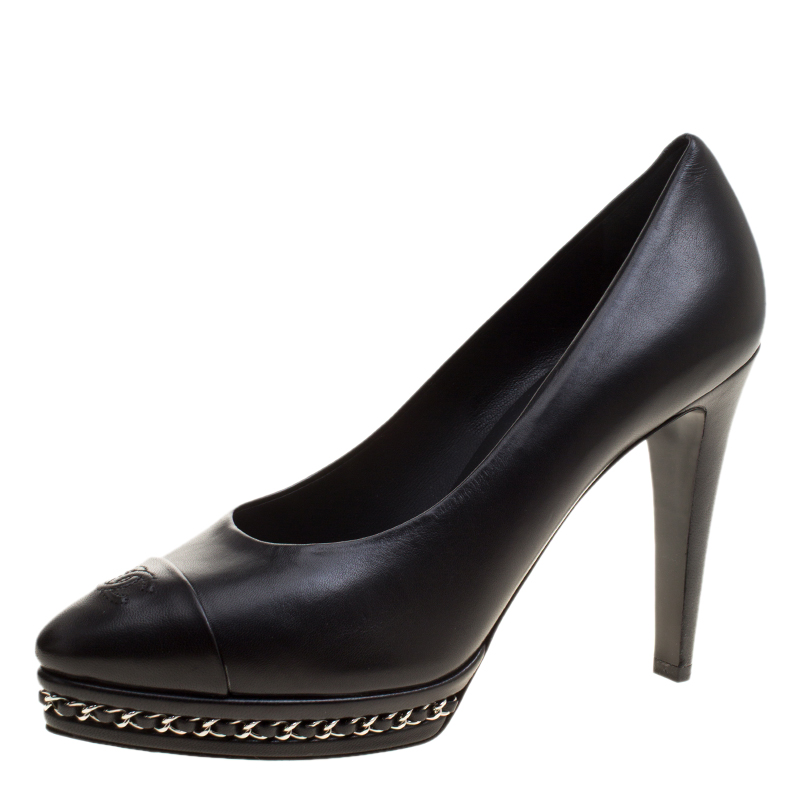 Pre Owned حذاء كعب عالي شانيل جلد أسود مقدمة CC بسلسلة مزينة نعل سميك مقاس 40