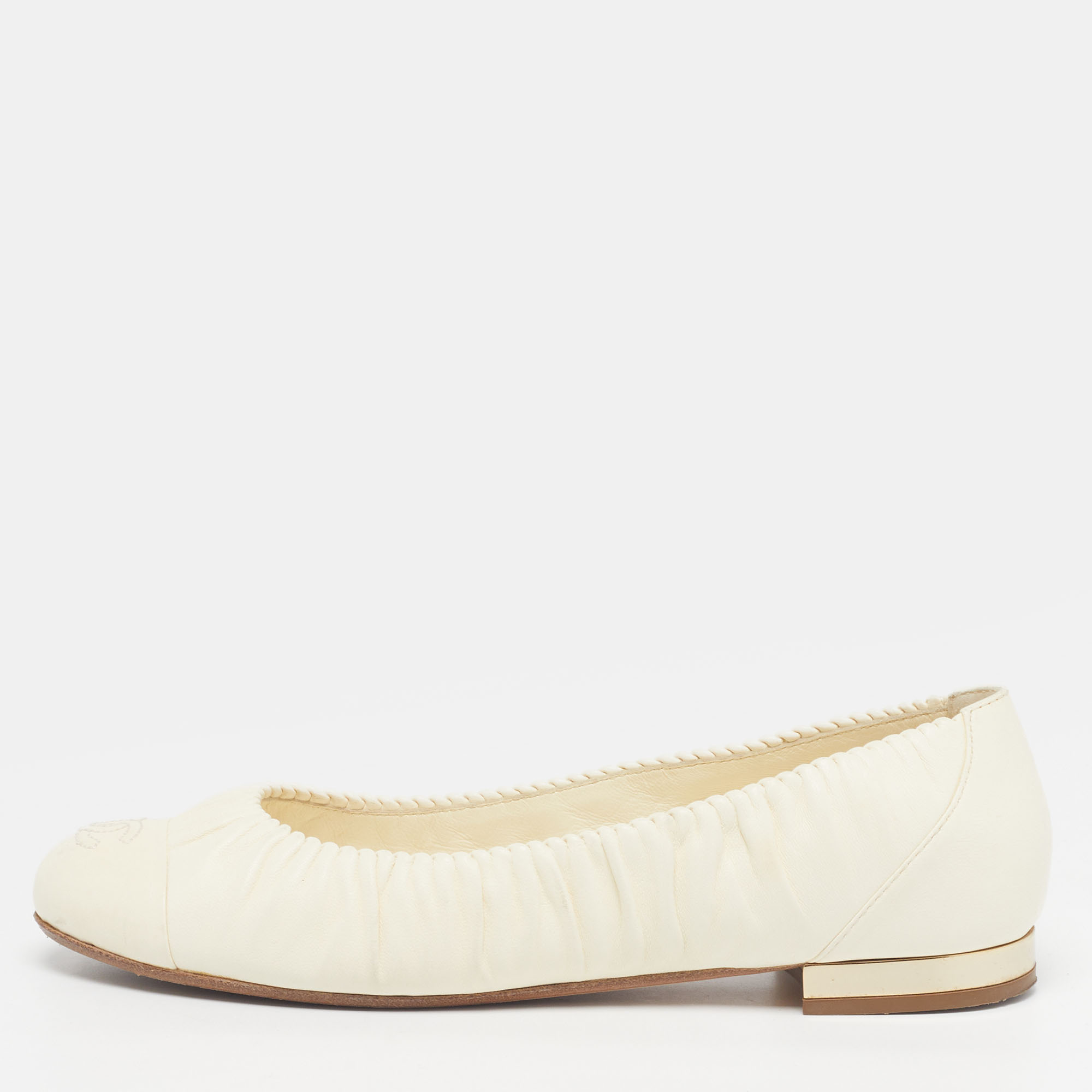 

Chanel CC Size  Cream Leather Ballet Flats