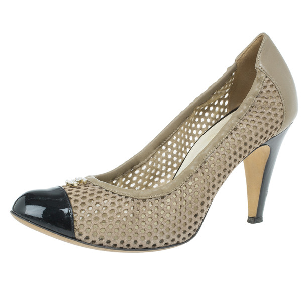 Pre Owned حذاء شانيل ثنائي اللون مقدمة سوداء CC مقاس 39