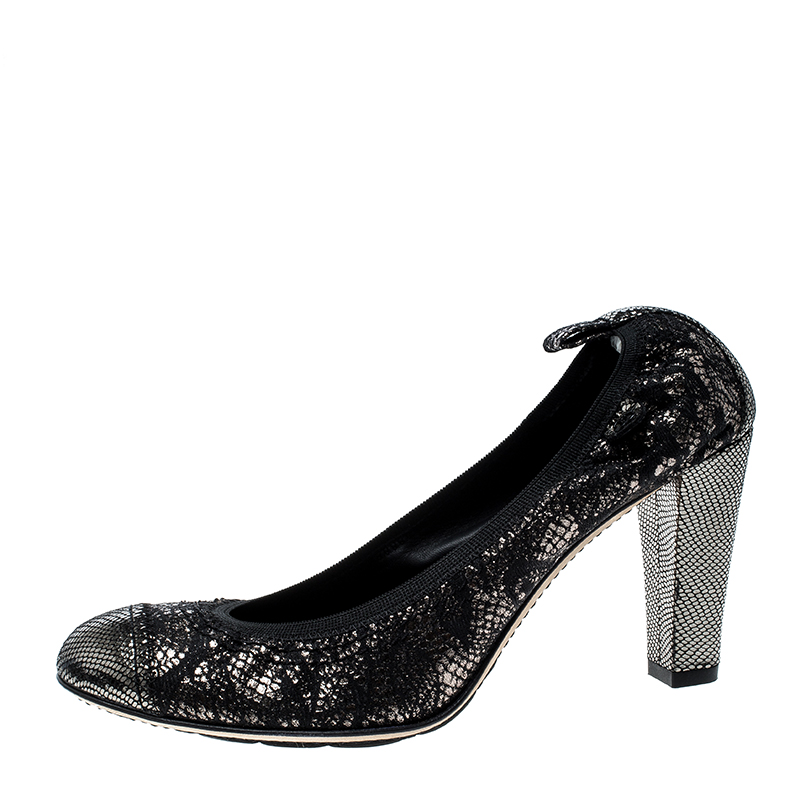 

Chanel Metallic Silver and Black Fabric Scrunch Pumps Size