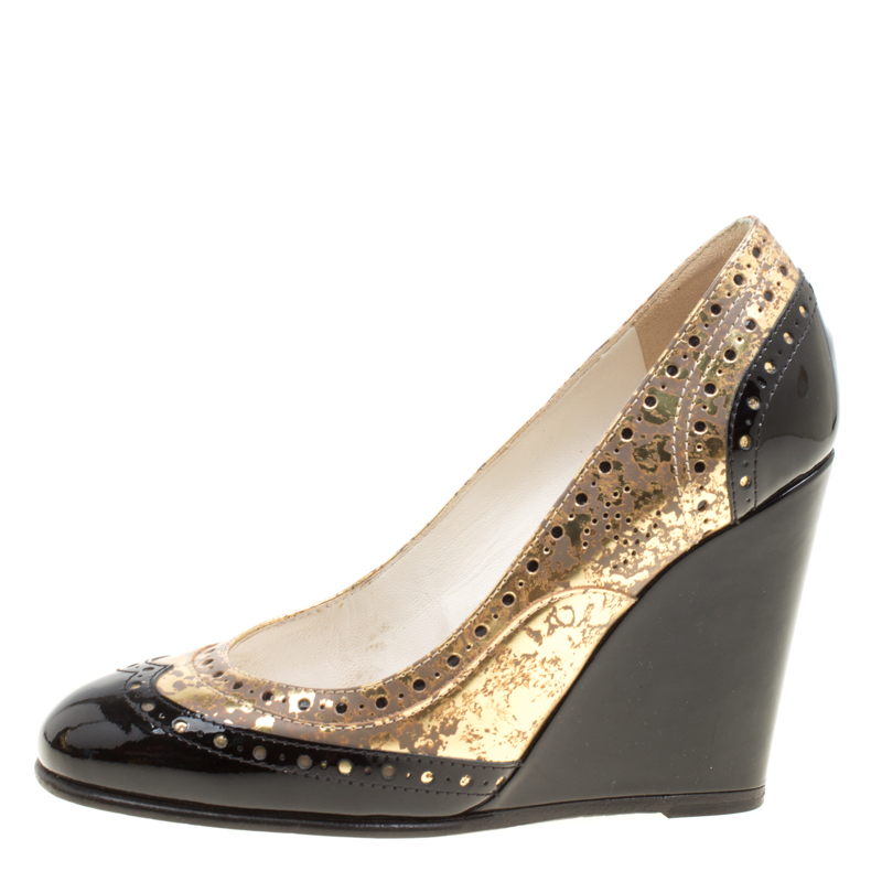 

Chanel Metallic Gold And Black Patent Brogue Leather Wedge Pumps Size