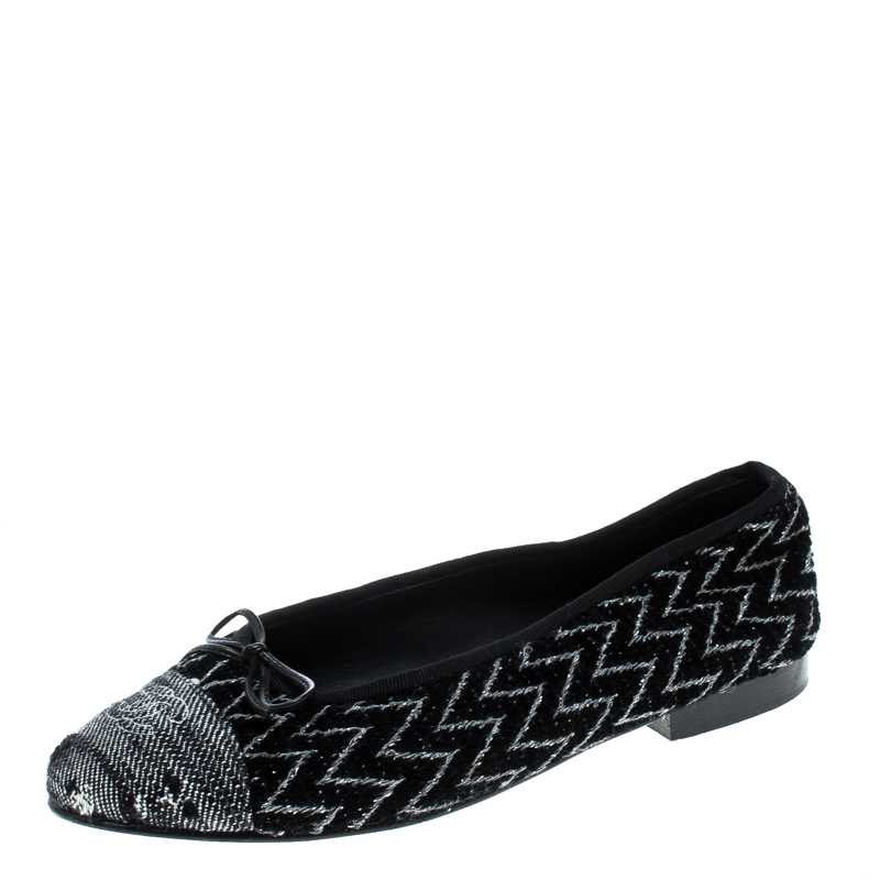 Pre Owned Chanel Monochrome Tweed Cap Toe CC Bow Ballet Flats Size 38