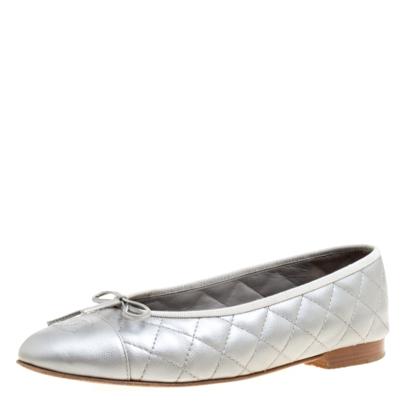 مملوكة مسبقًا Chanel Grey Quilted Leather CC Bow Ballet Flats Size 39.5
