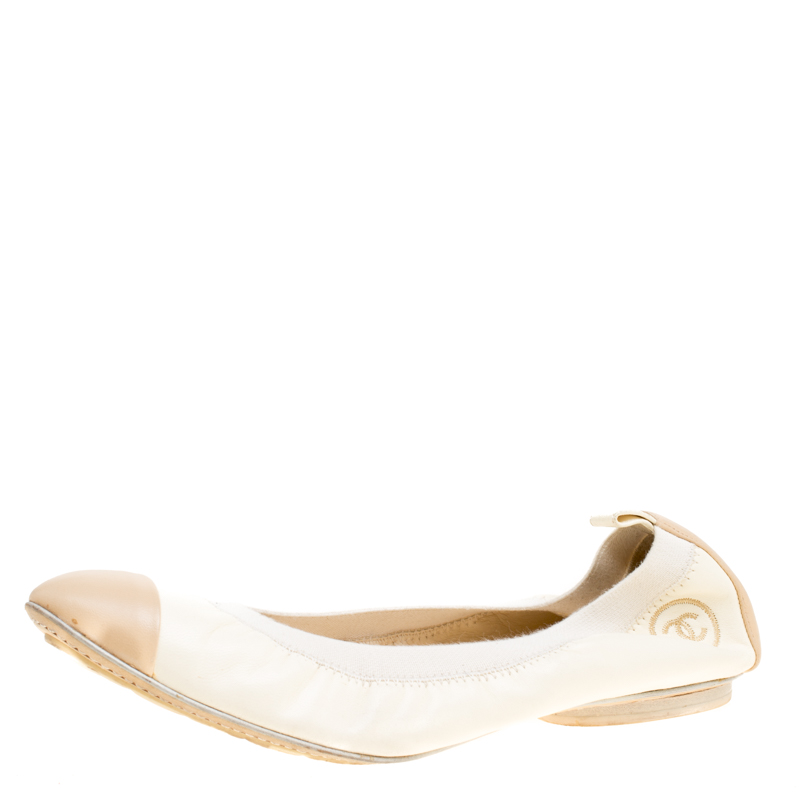 Pre Owned حذاء فلات باليه شانيل غطاء مقدمة مطاطي جلد لونين مقاس 40