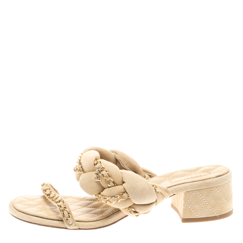 

Chanel Beige Suede Chain Embellished Flat Slide Sandals Size