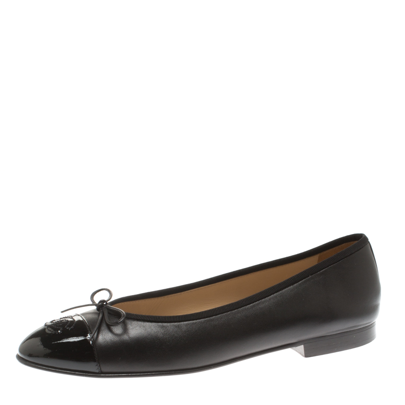 Pre Owned Chanel Black Leather And Patent Leather CC Cap Toe Ballet Flats Size 41