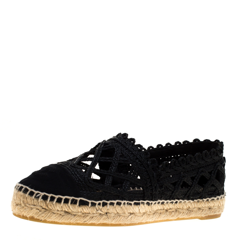 Pre Owned حذاء إسبادريل شانيل CC دانتيل وجلد أسود لامع مقاس 37