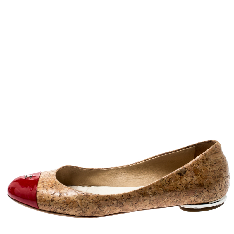 

Chanel Beige Cork And Red Patent Leather CC Cap Toe Ballet Flats Size