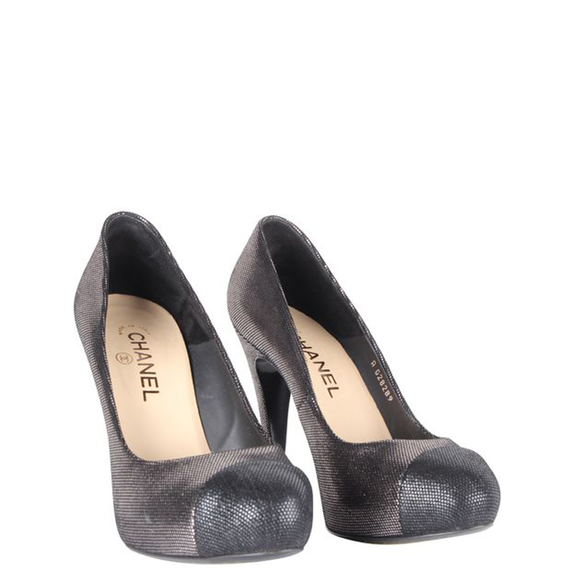 

Chanel Silver Textured Leather Pumps Size