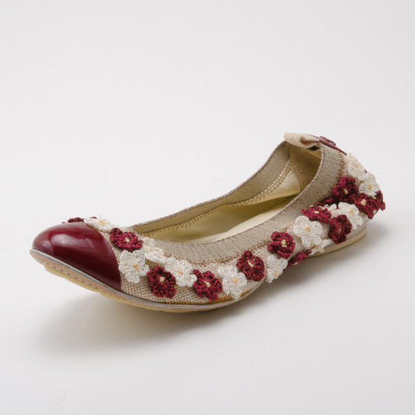 مملوكة مسبقًا Chanel Flower Embellished Cap Toe Ballet Flats Size 39.5