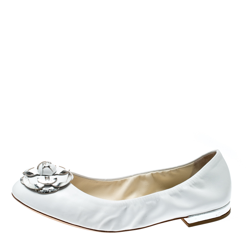 

Chanel White Camellia Applique Leather Ballet Flats Size