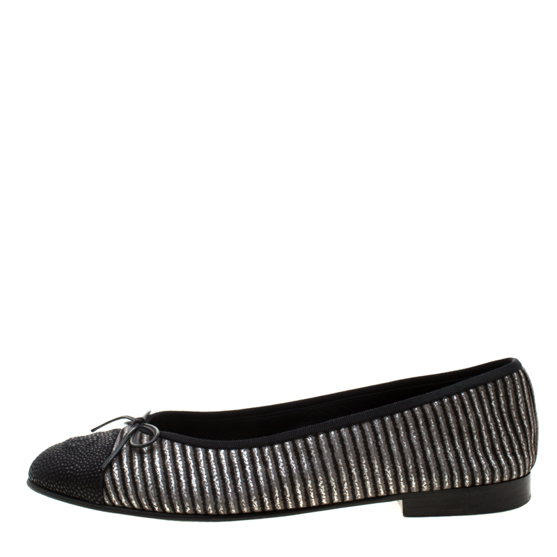 

Chanel Metallic Grey/Black Leather CC Cap Toe Bow Ballet Flats Size