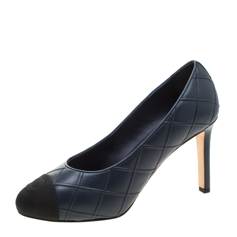 Chanel Navy Blue/Black Quilted Leather CC Cap Toe Pumps Size 37.5 ...