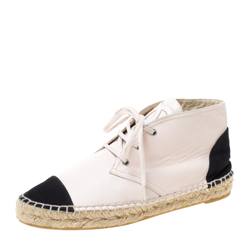 مملوكة مسبقًا Chanel Beige Leather And Black Canvas Cap Toe CC Espadrille Sneakers Size 38