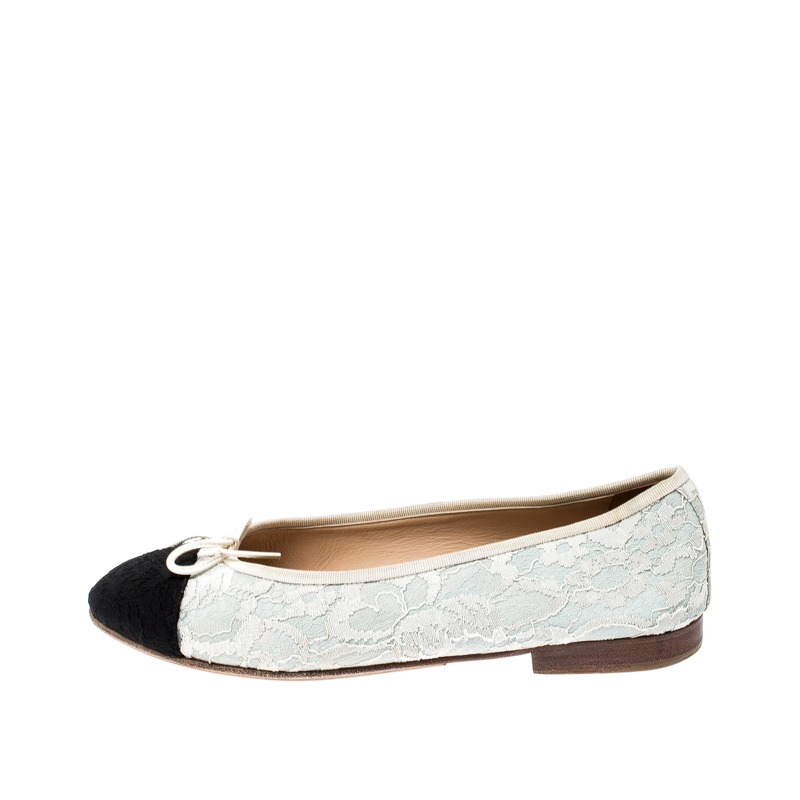 

Chanel Black/Beige Lace Bow Cap Toe Ballet Flats Size, White