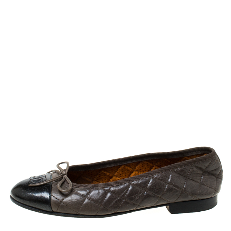 

Chanel Dark Grey/Black Quilted Leather CC Cap Toe Bow Ballet Flats Size