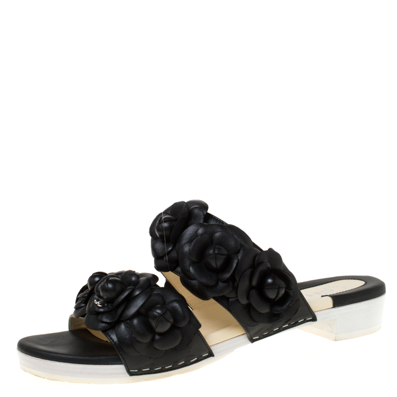 مملوكة مسبقًا Chanel Black Camellia Leather Double Strap Slide Flats Size 37