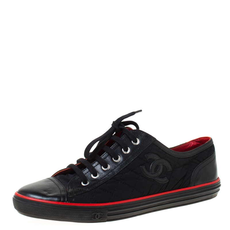 حذاء رياضي شانيل CC منخفض من أعلى نابلون مبطن و جلد أسود و أحمر مقاس 40