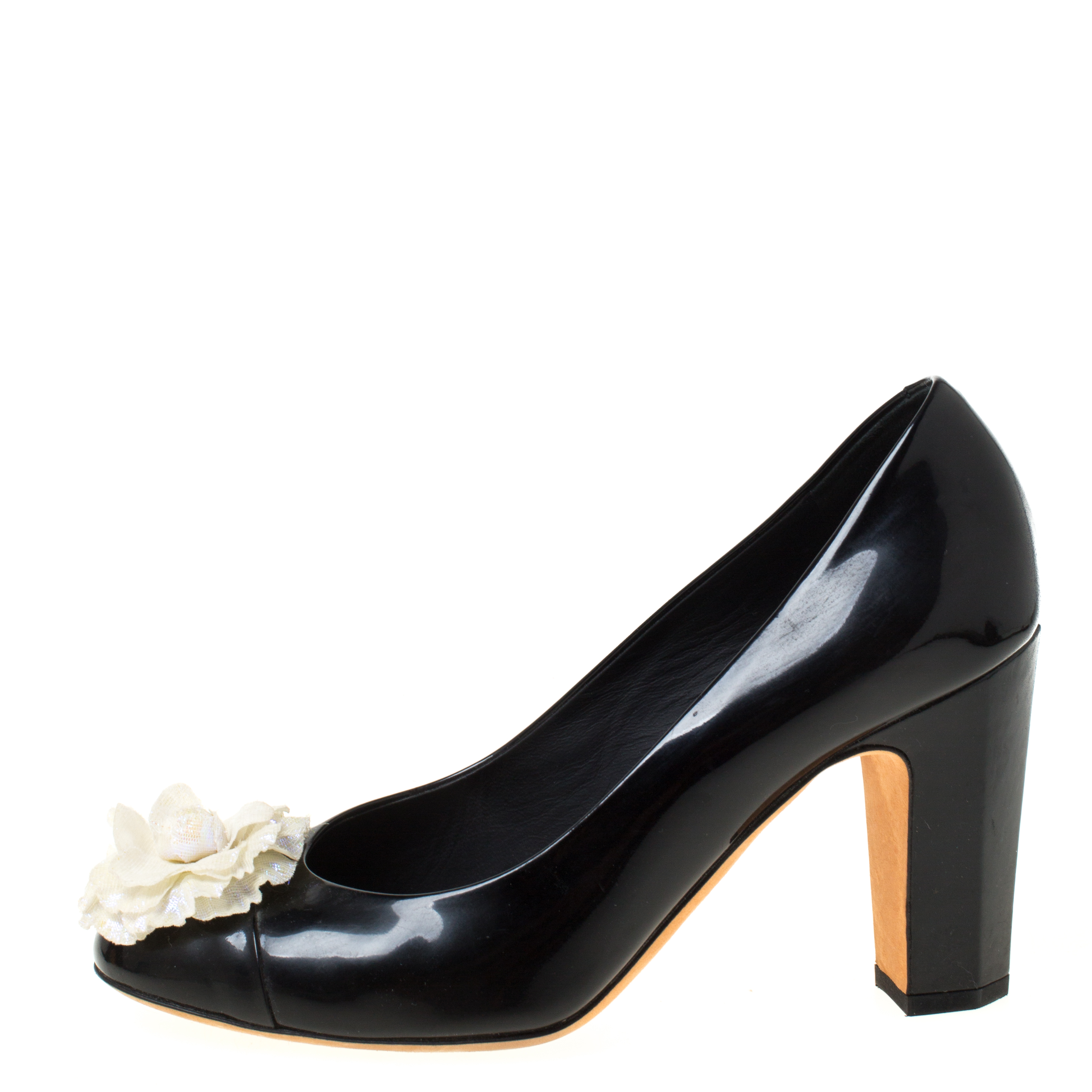 

Chanel Black/White Leather Camellia Cap Toe Pumps Size