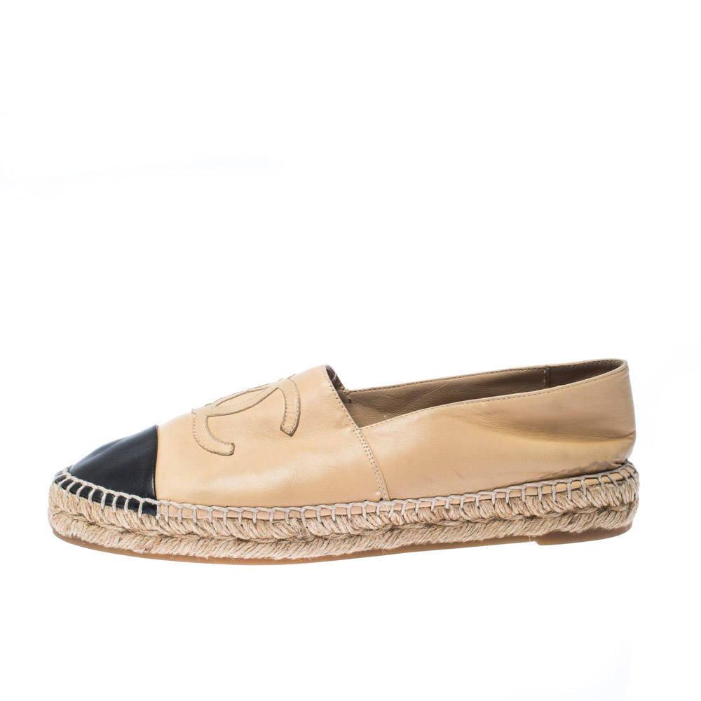 

Chanel Beige/Black Leather CC Espadrilles Size