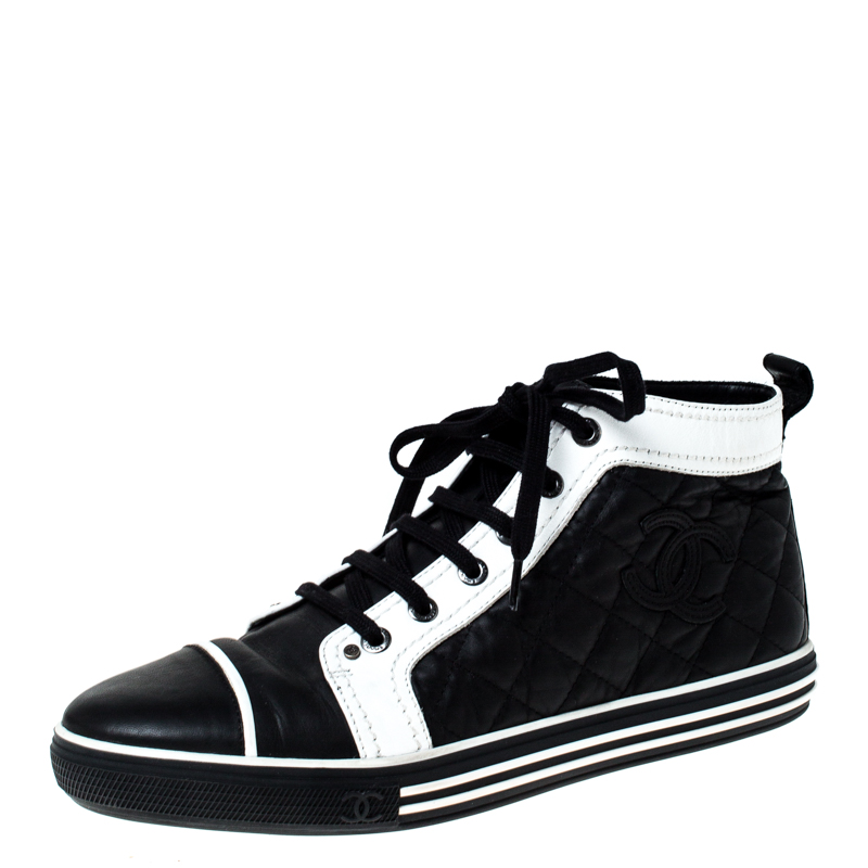 مملوكة مسبقًا Chanel Monochrome Quilted Leather High Top Sneakers Size 38.5