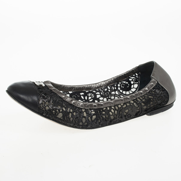 مملوكة مسبقًا Chanel Black Eyelet Cutout Cap Toe Ballet Flats Size 38