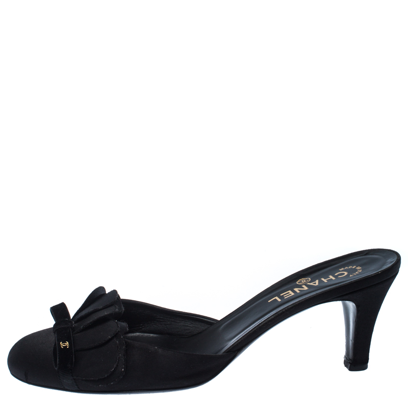 

Chanel Black Satin Flower Bow CC Sandals Size