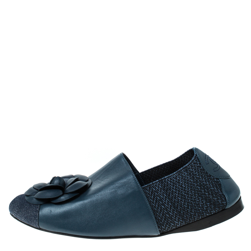 

Chanel Blue Leather And Denim Cap Toe Camellia Loafers Size