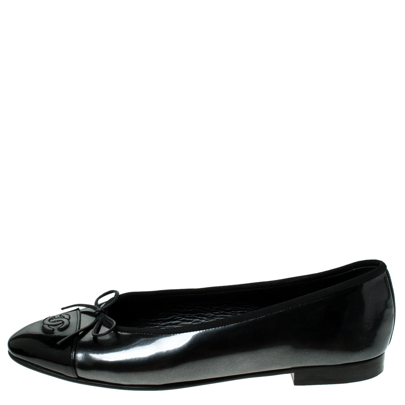 

Chanel Grey/Black Patent Leather CC Bow Ballet Flats Size