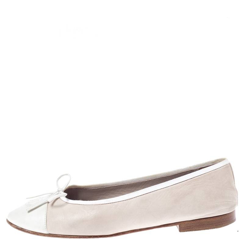 

Chanel Beige/White Leather Cap Toe Bow Ballet Flats Size