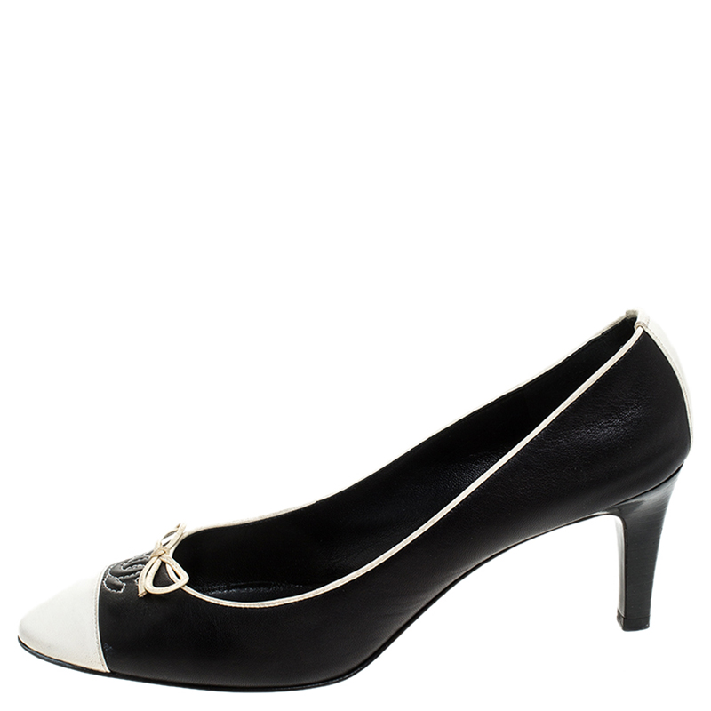 

Chanel Black/White Leather CC Cap Toe Bow Detail Pumps Size