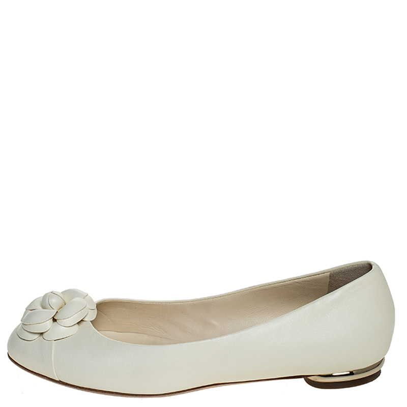 

Chanel Off White Leather Camellia Ballet Flats Size