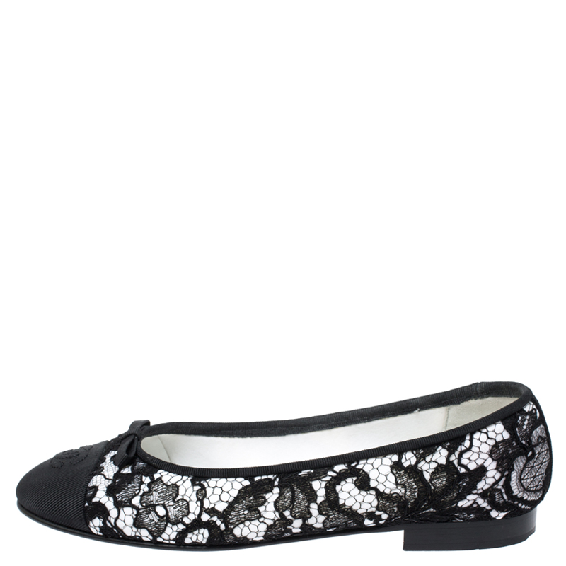 

Chanel Black/White Lace And Grosgrain Cap Toe CC Bow Ballet Flats Size